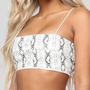 White & black snakeskin two piece skirt set. 🐍